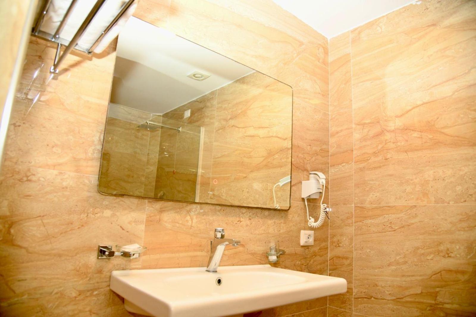 Amber Hotel Albania Spille Extérieur photo